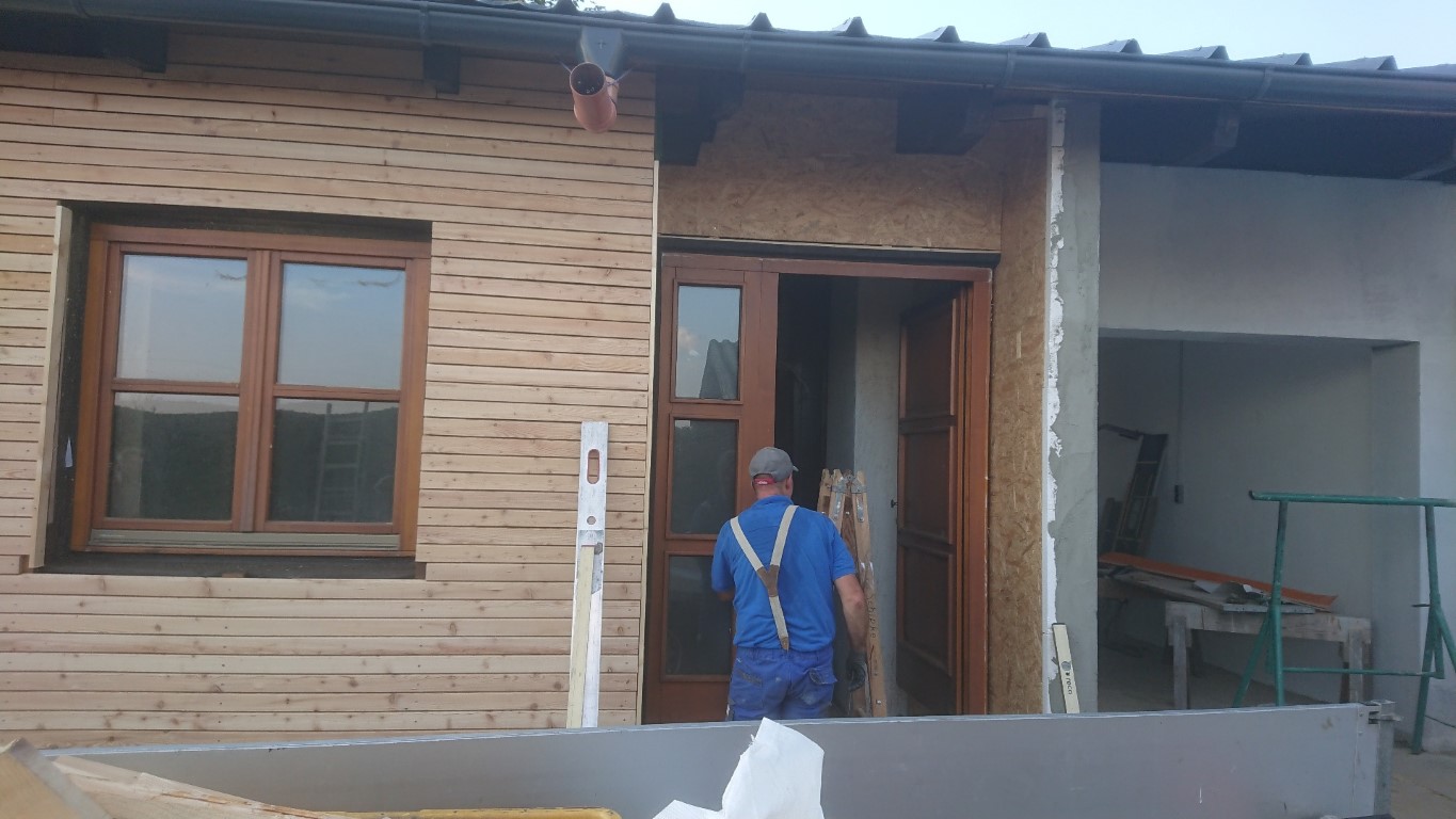 Generalsanierung eines Holzhauses. 
Fassade gedämmt mit hinterlüfteter Rhombus Schalung